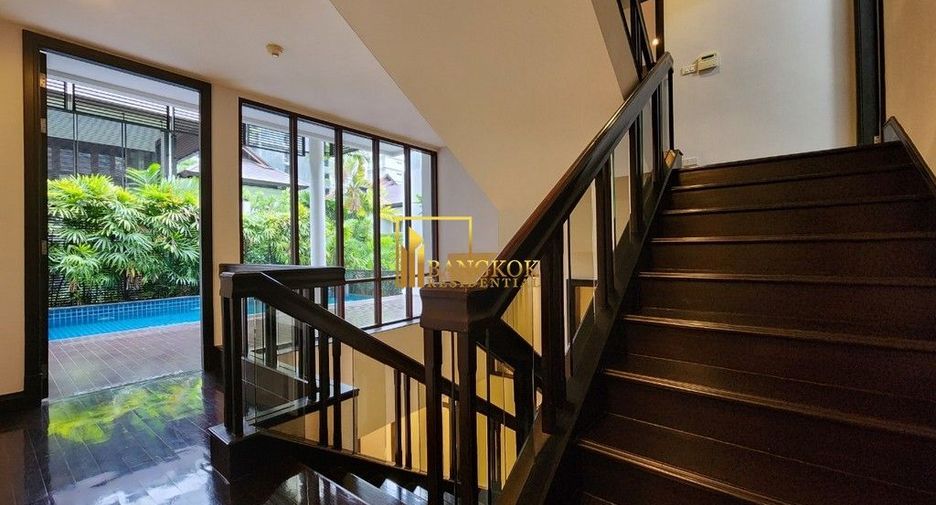 Casa en alquiler de 4 habitaciones en Khlong Toei, Bangkok
