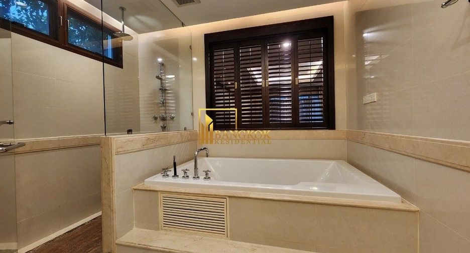 Casa en alquiler de 4 habitaciones en Khlong Toei, Bangkok