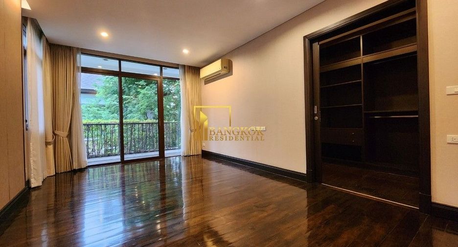 Casa en alquiler de 4 habitaciones en Khlong Toei, Bangkok