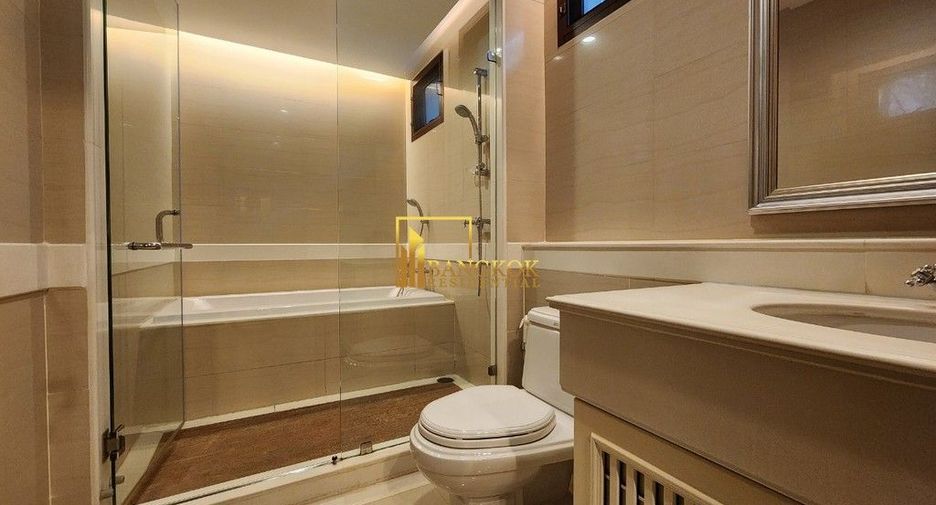 Casa en alquiler de 4 habitaciones en Khlong Toei, Bangkok
