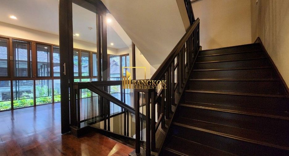 Casa en alquiler de 4 habitaciones en Khlong Toei, Bangkok