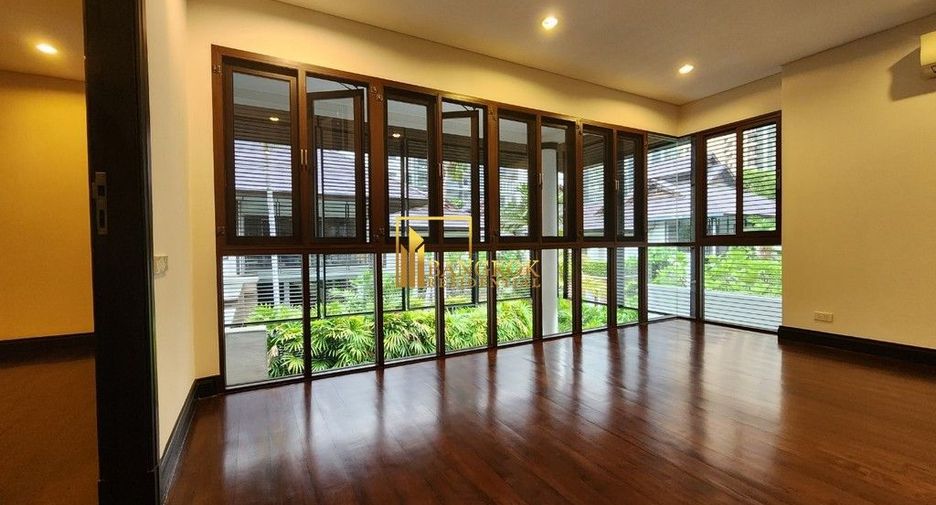 Casa en alquiler de 4 habitaciones en Khlong Toei, Bangkok