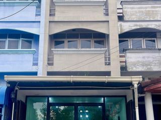 For sale 3 bedrooms retail Space in Bang Khae, Bangkok