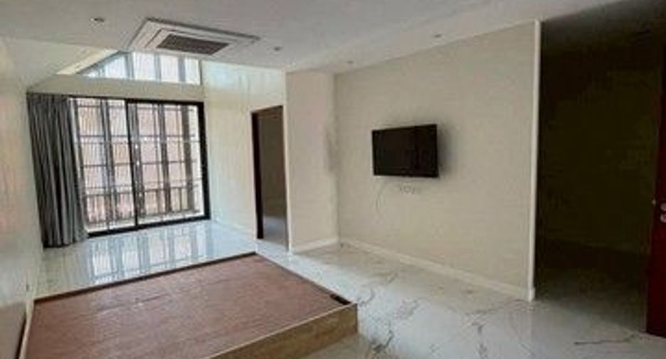 For rent 4 ベッドルーム townhouse in Bang Kapi, Bangkok