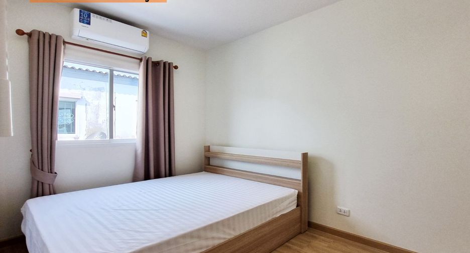 For rent 3 bedrooms townhouse in Suan Luang, Bangkok