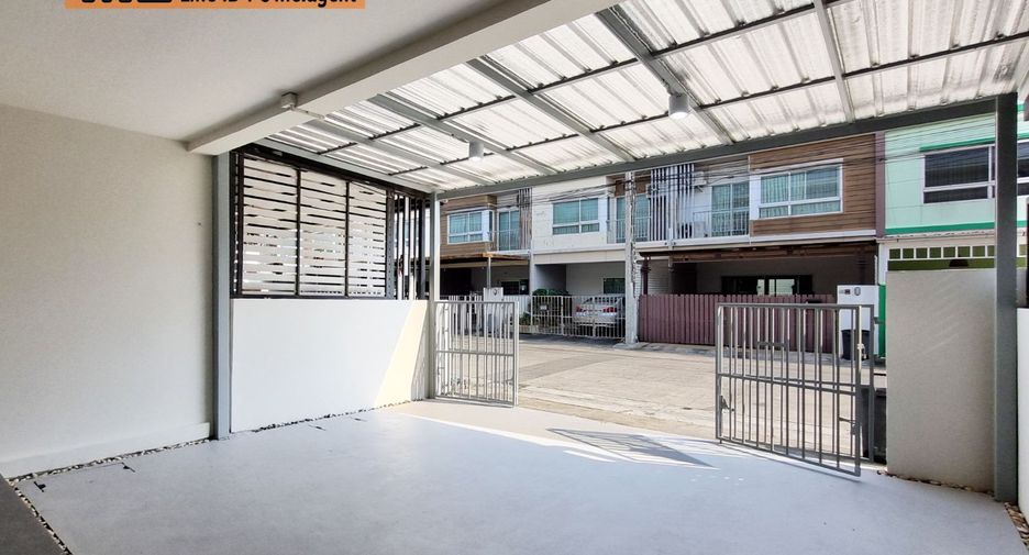 For rent 3 bedrooms townhouse in Suan Luang, Bangkok