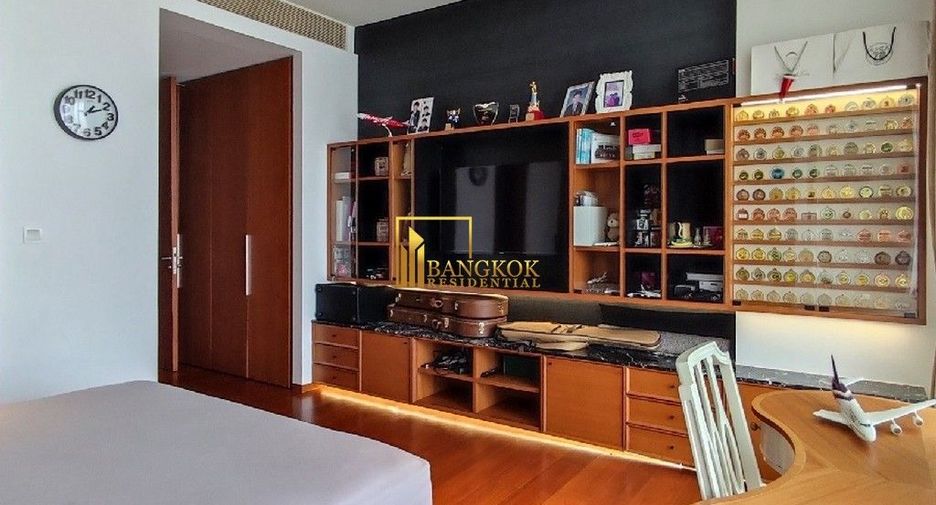 For rent 4 bedrooms condo in Sathon, Bangkok