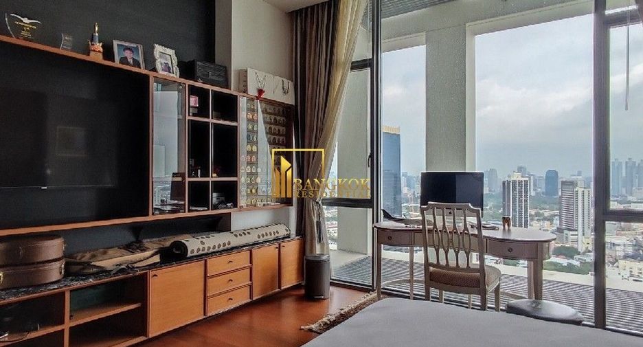 For rent 4 bedrooms condo in Sathon, Bangkok