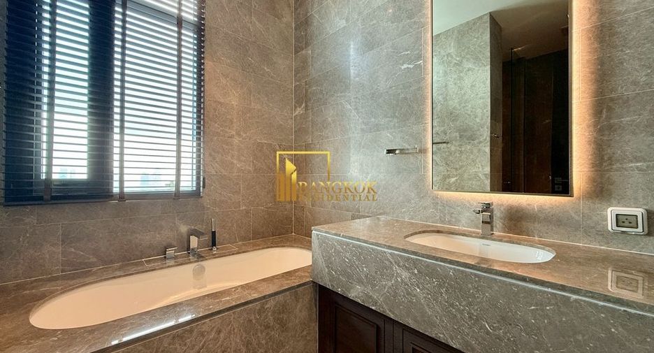 For rent 3 bedrooms condo in Khlong Toei, Bangkok