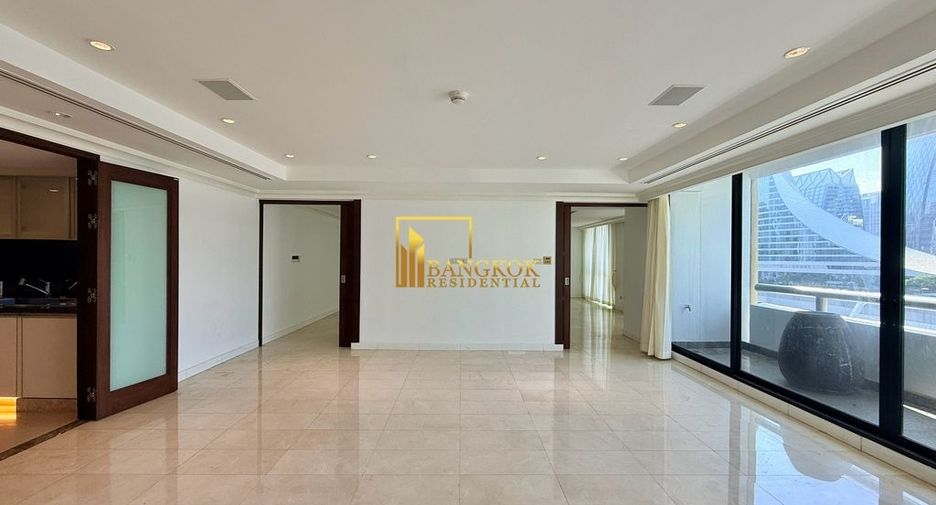 For rent 3 bedrooms condo in Pathum Wan, Bangkok