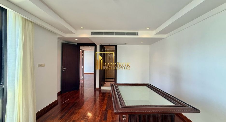 For rent 3 bedrooms condo in Pathum Wan, Bangkok