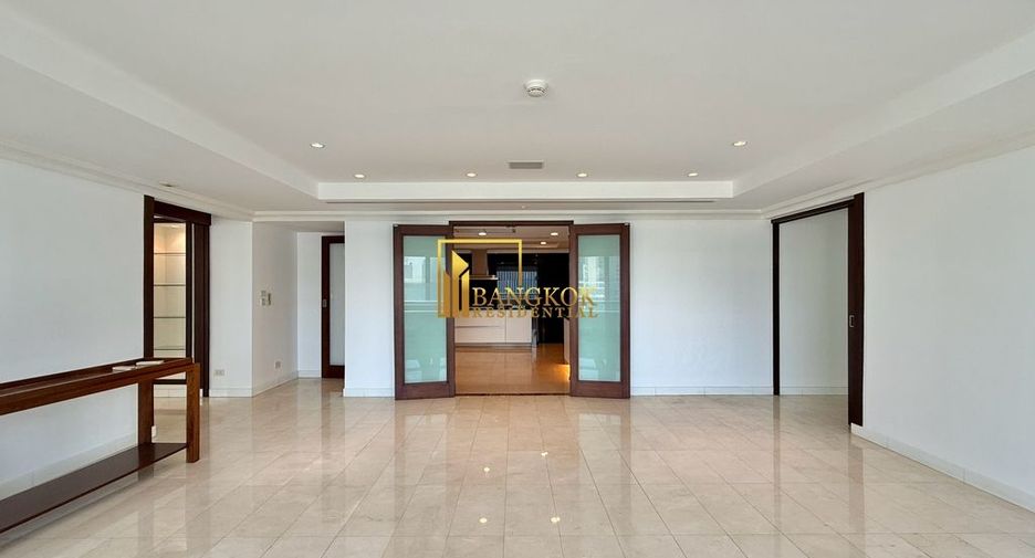 For rent 3 bedrooms condo in Pathum Wan, Bangkok