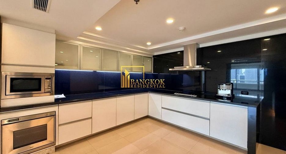 For rent 3 bedrooms condo in Pathum Wan, Bangkok