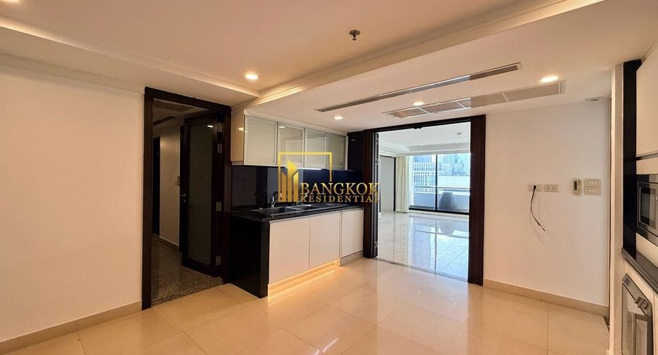 For rent 3 bedrooms condo in Pathum Wan, Bangkok