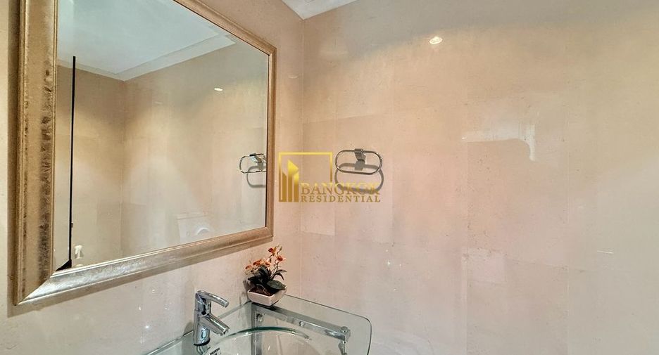 For rent 3 bedrooms condo in Pathum Wan, Bangkok