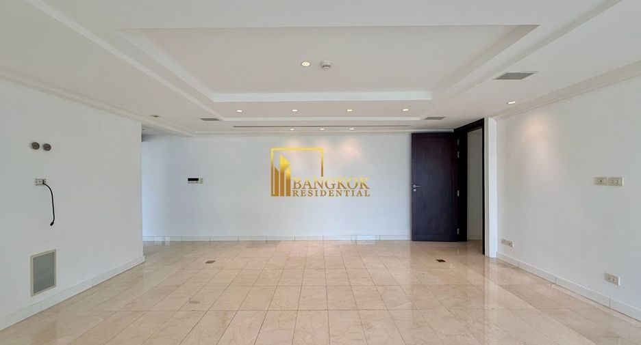 For rent 3 bedrooms condo in Pathum Wan, Bangkok
