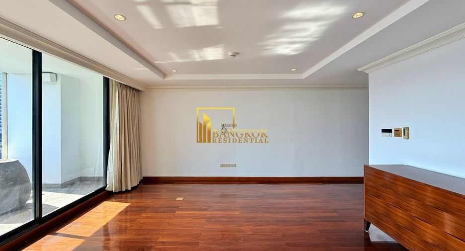 For rent 3 bedrooms condo in Pathum Wan, Bangkok