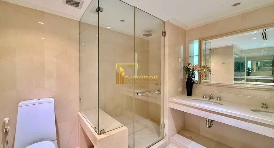 For rent 3 bedrooms condo in Pathum Wan, Bangkok