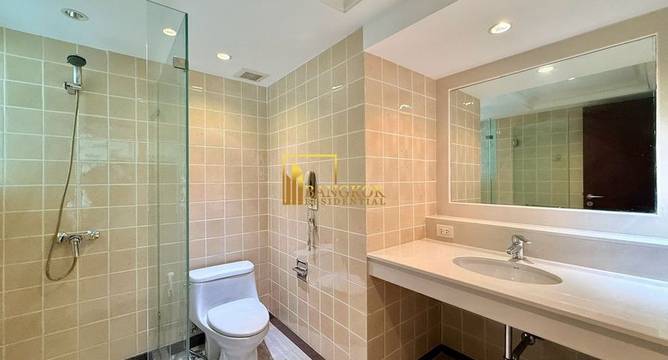 For rent 3 bedrooms condo in Pathum Wan, Bangkok