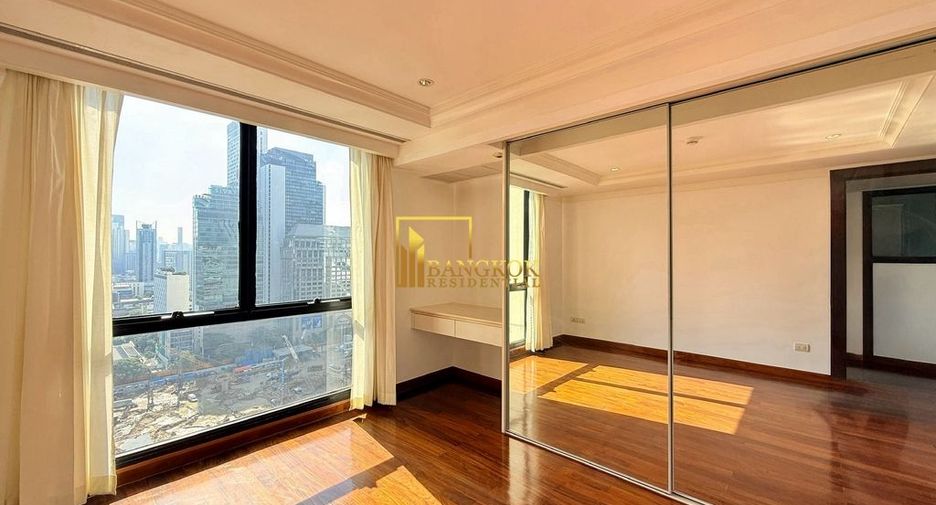 For rent 3 bedrooms condo in Pathum Wan, Bangkok