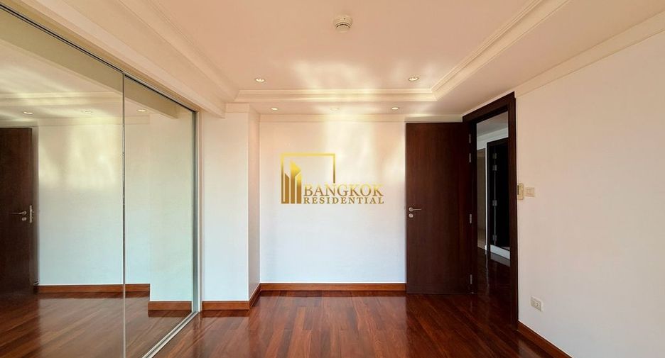 For rent 3 bedrooms condo in Pathum Wan, Bangkok