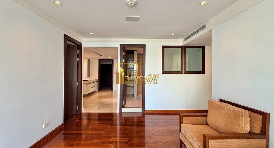 For rent 3 bedrooms condo in Pathum Wan, Bangkok