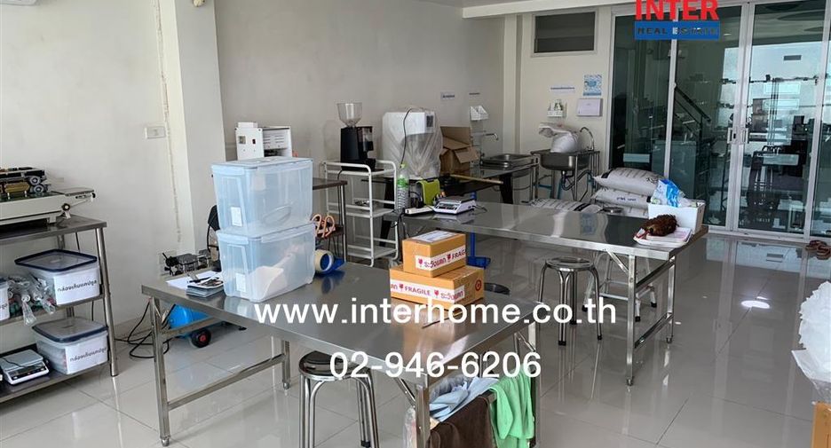 For sale 4 bedrooms townhouse in Min Buri, Bangkok