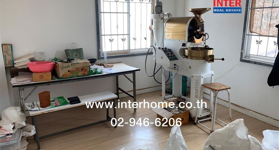 For sale 4 bedrooms townhouse in Min Buri, Bangkok
