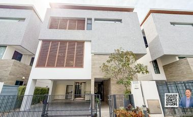 For sale 5 bedrooms house in Huai Khwang, Bangkok