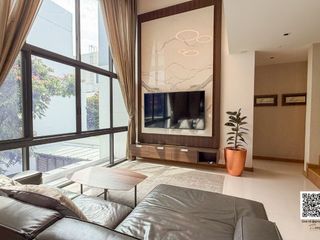 Haus zum Kauf mit 5 Zimmer in Huai Khwang, Bangkok