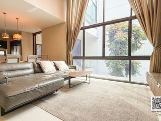 Haus zum Kauf mit 5 Zimmer in Huai Khwang, Bangkok