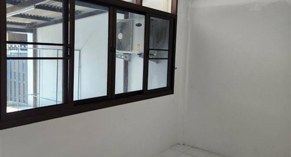 For sale 2 bedrooms townhouse in Khan Na Yao, Bangkok
