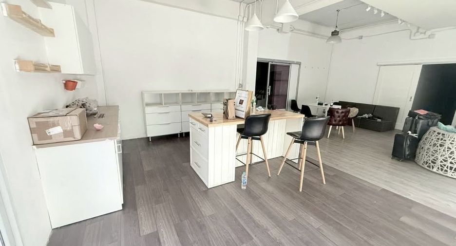 For rent 8 bedrooms office in Phra Khanong, Bangkok