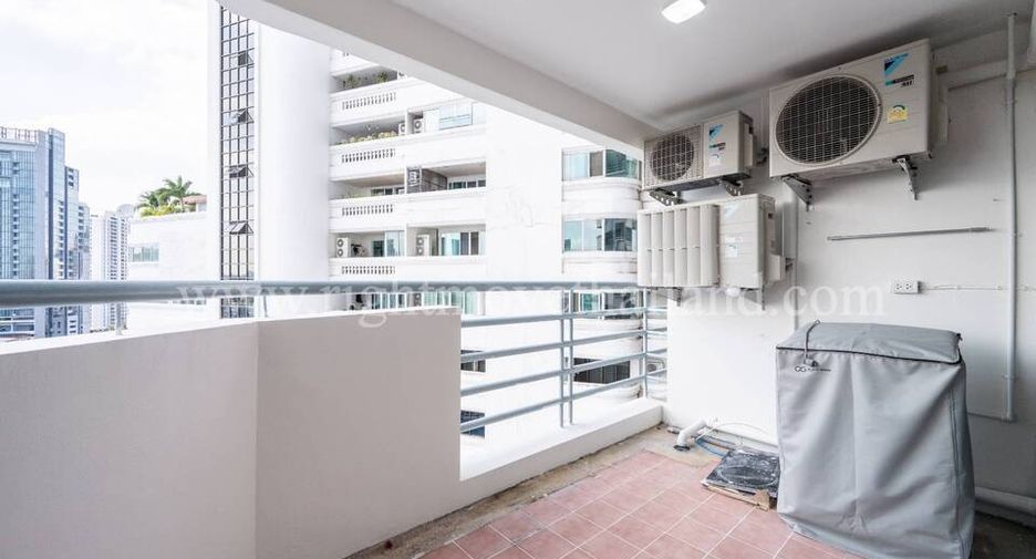 For rent そして for sale 2 ベッドルーム condo in Khlong Toei, Bangkok