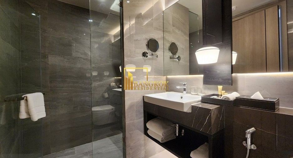 À louer 3 chambres appartement avec services à Khlong Toei, Bangkok