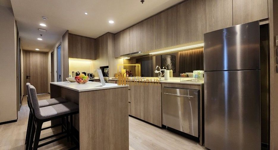 À louer 3 chambres appartement avec services à Khlong Toei, Bangkok