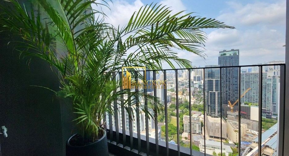 À louer 3 chambres appartement avec services à Khlong Toei, Bangkok