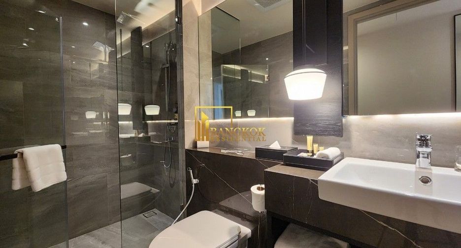 À louer 3 chambres appartement avec services à Khlong Toei, Bangkok