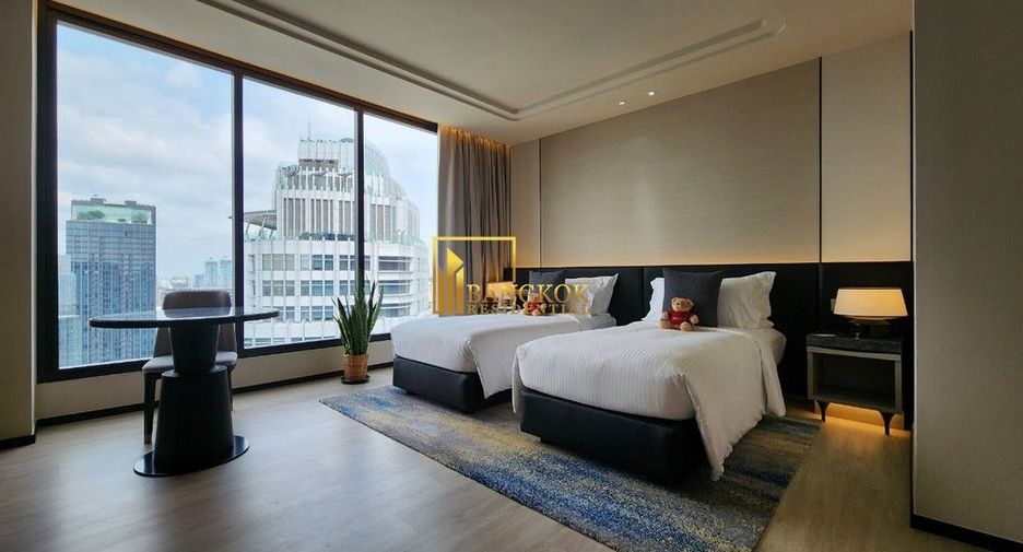 À louer 3 chambres appartement avec services à Khlong Toei, Bangkok