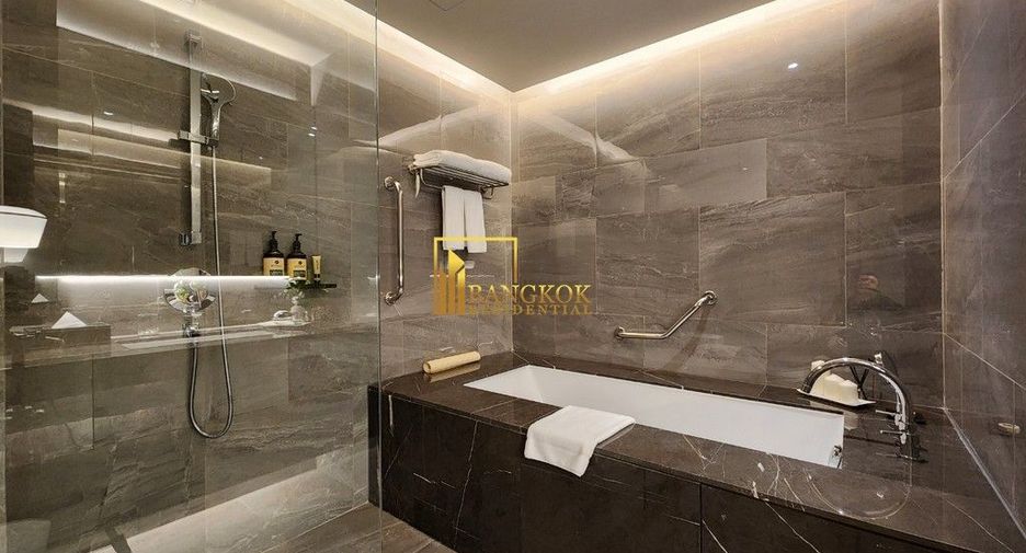 À louer 3 chambres appartement avec services à Khlong Toei, Bangkok