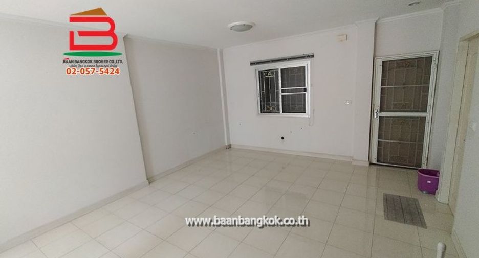 出售 3 卧室 独立屋 在 Saphan Sung, 曼谷
