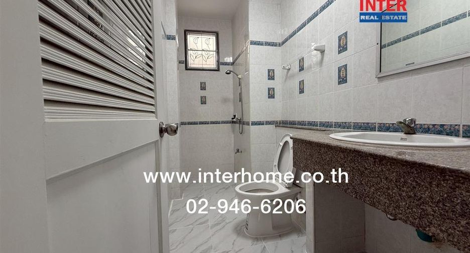 For sale 4 bedrooms house in Lat Krabang, Bangkok