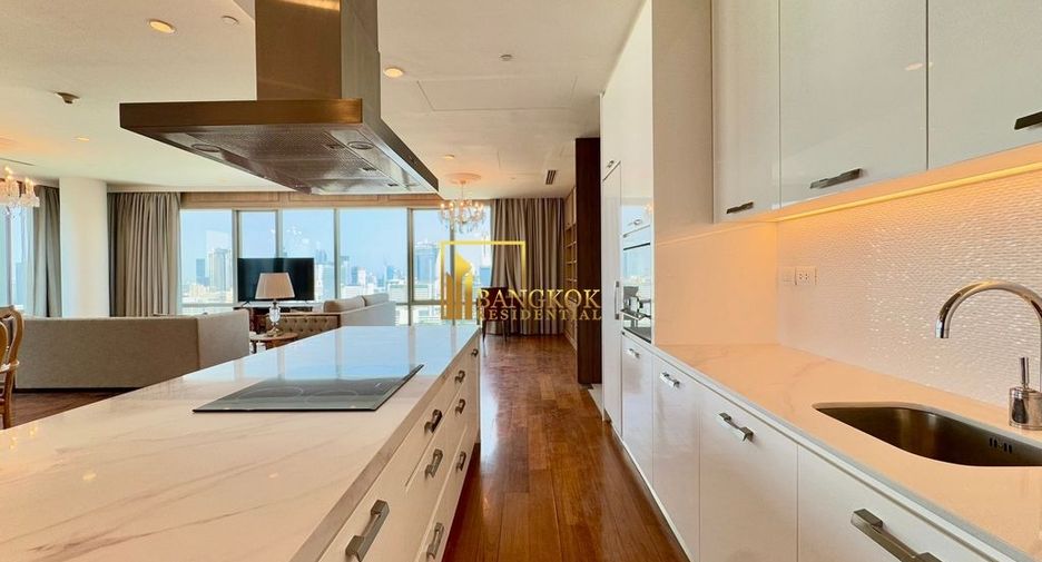 For rent 4 bedrooms condo in Pathum Wan, Bangkok