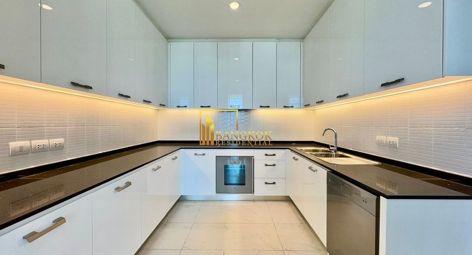 For rent 4 bedrooms condo in Pathum Wan, Bangkok