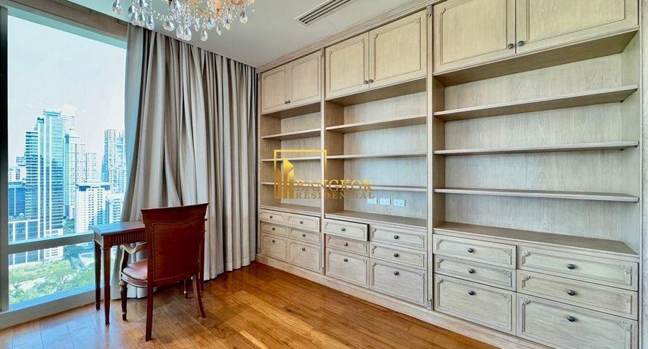 For rent 4 bedrooms condo in Pathum Wan, Bangkok