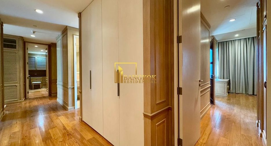 For rent 4 bedrooms condo in Pathum Wan, Bangkok