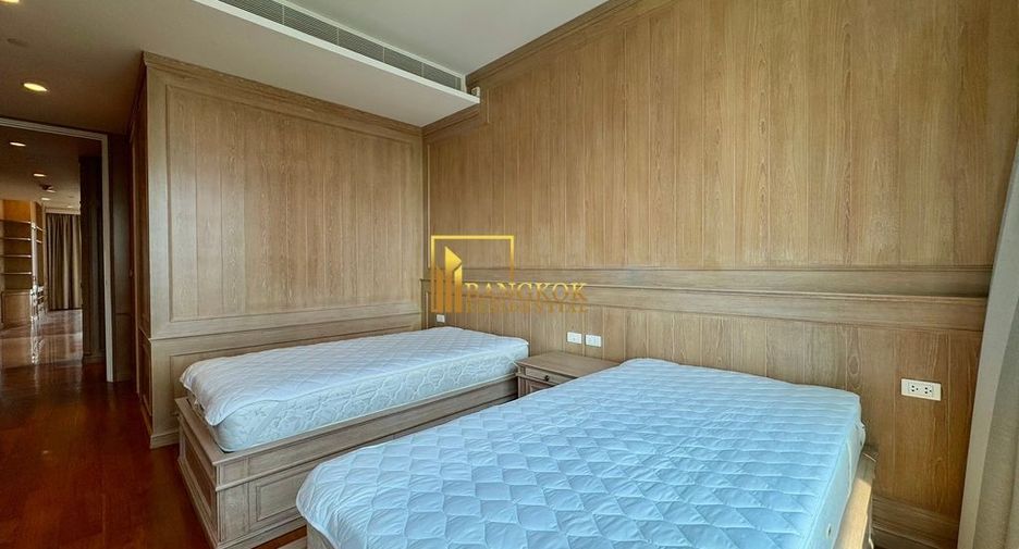For rent 4 bedrooms condo in Pathum Wan, Bangkok