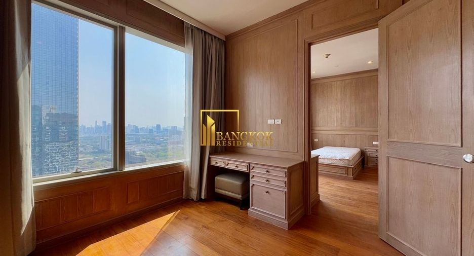 For rent 4 bedrooms condo in Pathum Wan, Bangkok