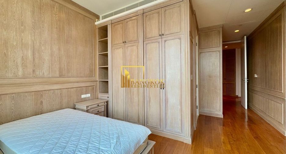 For rent 4 bedrooms condo in Pathum Wan, Bangkok