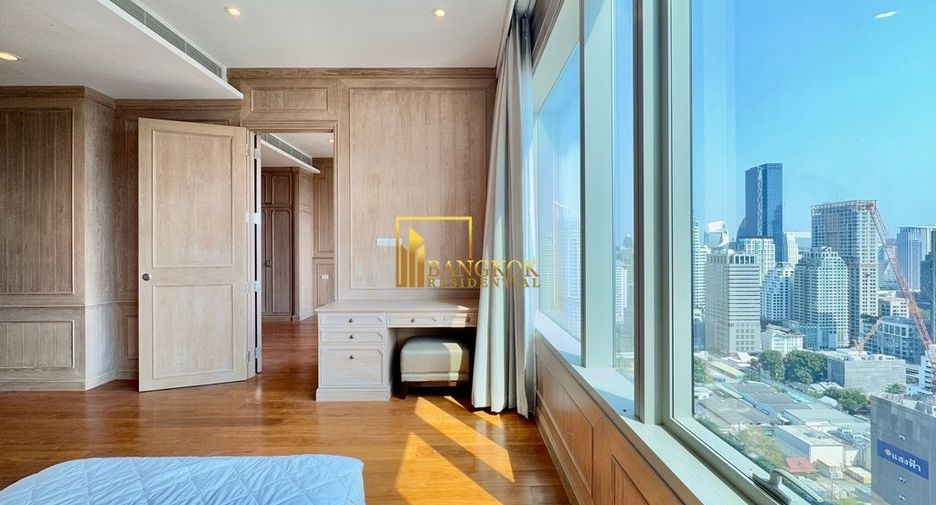 For rent 4 bedrooms condo in Pathum Wan, Bangkok